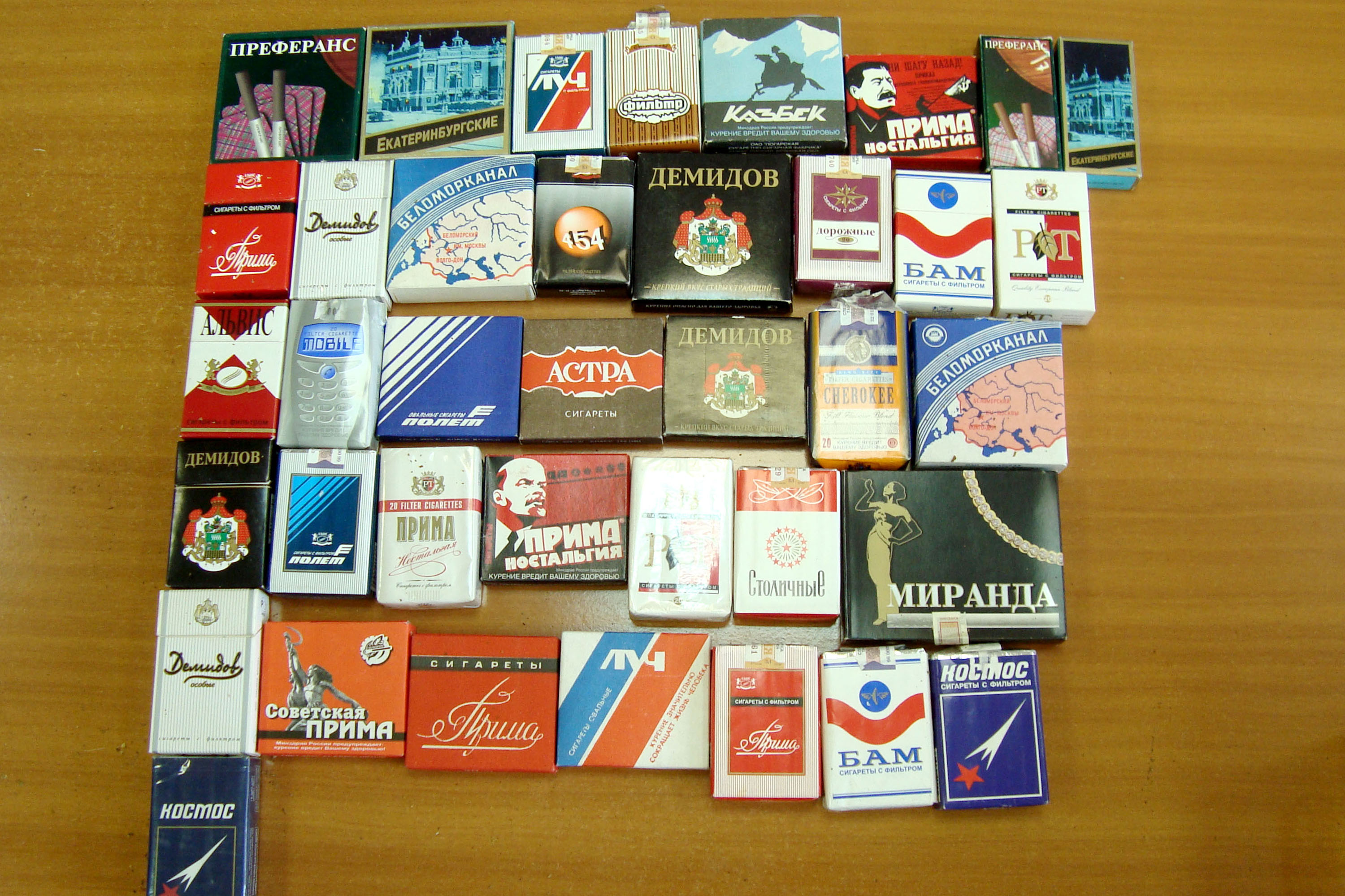 Название сигарет на русском. Сигареты 2000-х. Старые сигареты. Марки сигарет 2000 годов. Старые сигареты 2000.